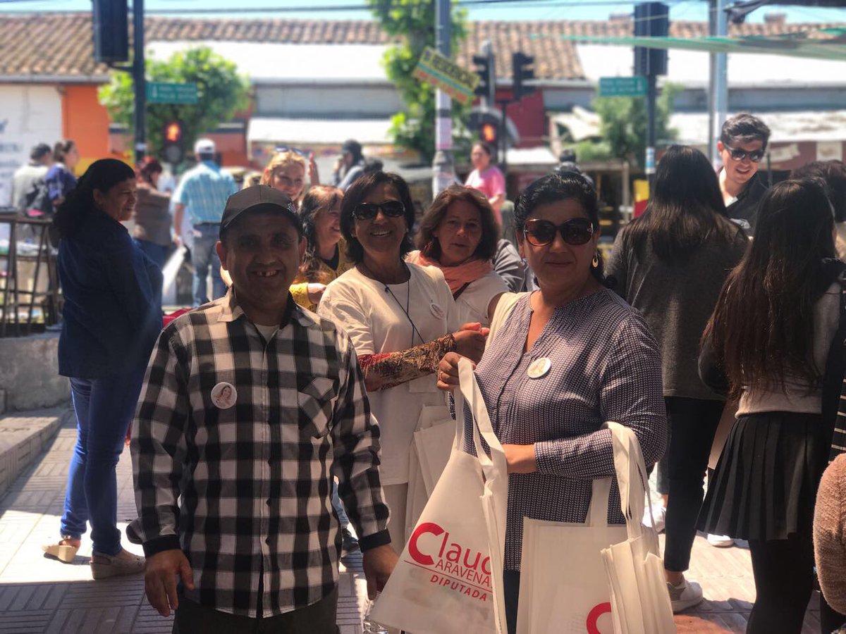 Clo_Aravena_L's tweet photo. En #Linares recorremos el paseo peatonal, llevando nuestro mensaje y sumando apoyo y buenas vibras en estas últimas horas de campaña!💪🍀#O68 https://t.co/Piwh5OSbI1