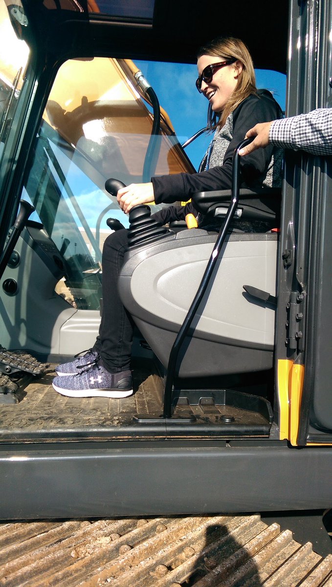 SW8Silver's tweet image. Ms. Duvall is considering a new profession in heavy machinery. #scklaunch #diamondequipment