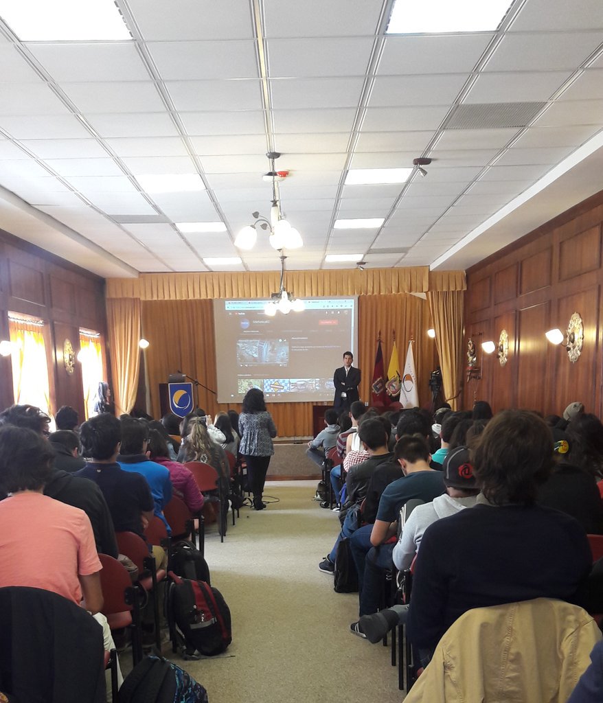 FCOMHemisferios's tweet photo. Estamos a pocos minutos de concluir la conferencia impartida por @RenanOrdonez 
No olvides que los talleres empiezan a las 11 am en sus respectivas aulas. https://t.co/tswTJFJ5M5