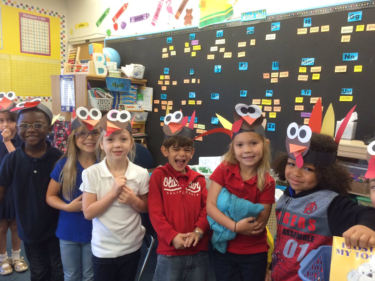 sandybordis's tweet photo. Kindergarten is ready for turkey lunch in the Schoolway Cafe! https://t.co/t3u7GsRGCq
