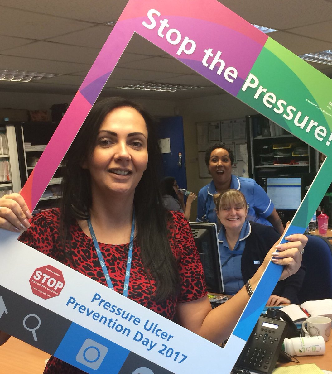 mccarthy82's tweet photo. Maghull Community Nurses raising awareness for #PressureUlcerPrevention #STOPPU2017 @Mersey_Care https://t.co/nr23YlFyqo