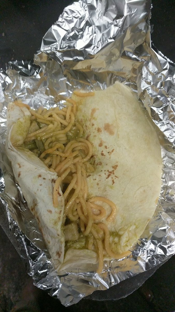 bgezg7's tweet photo. Mi amigo will put almost anything in a tortilla & dub it a burrito. 😂 #Spaghetti #Polloverde #Burrito #Justwrapthatshitupfam #Tasty https://t.co/Q9RmACRP5F