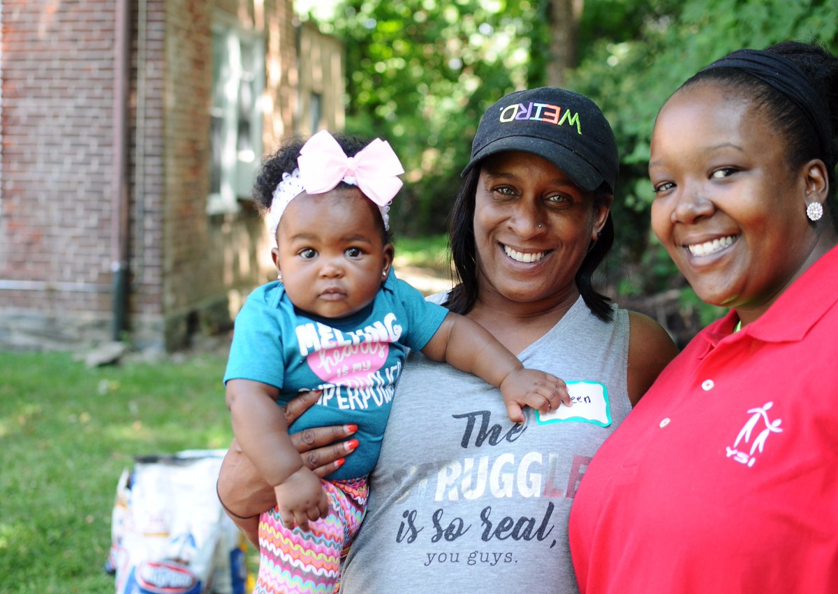 YSIPHILLY's tweet photo. #ThrowbackThursday #BackToSchoolPizzaParty #CrittentonFamilySupportCenter #VanguardCharitable #ComcastDigital #ComcastCares https://t.co/MiF6MUqipj