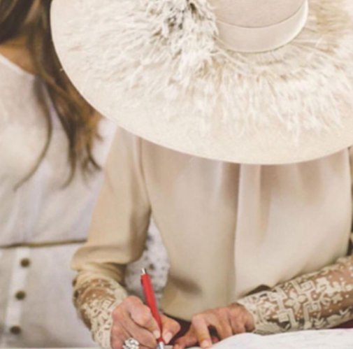 benditalocuram's tweet photo. Ser #testigo y llevar #pamela puede ser la mejor de las combinaciones, ¿no os parece? ❤ #benditalocura #weddingplanner #benditalocuramadrid #organizacioneventos #boda #comunion #bautizo #babyshower #cumpleaños #celebraciones #listadebodas https://t.co/wIuboXqlQK