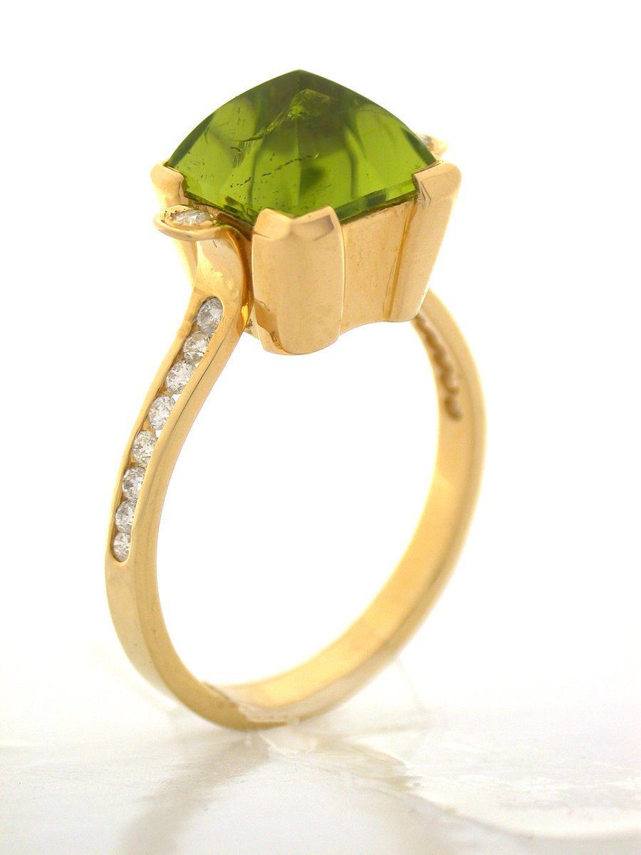 nikolasnidan's tweet photo. ntheo #Ring #peridote #Diamonds #GOLD #handmade #Exclusive  #jewelrydesigner #antwerp #Greece https://t.co/Pskqu2KvYr