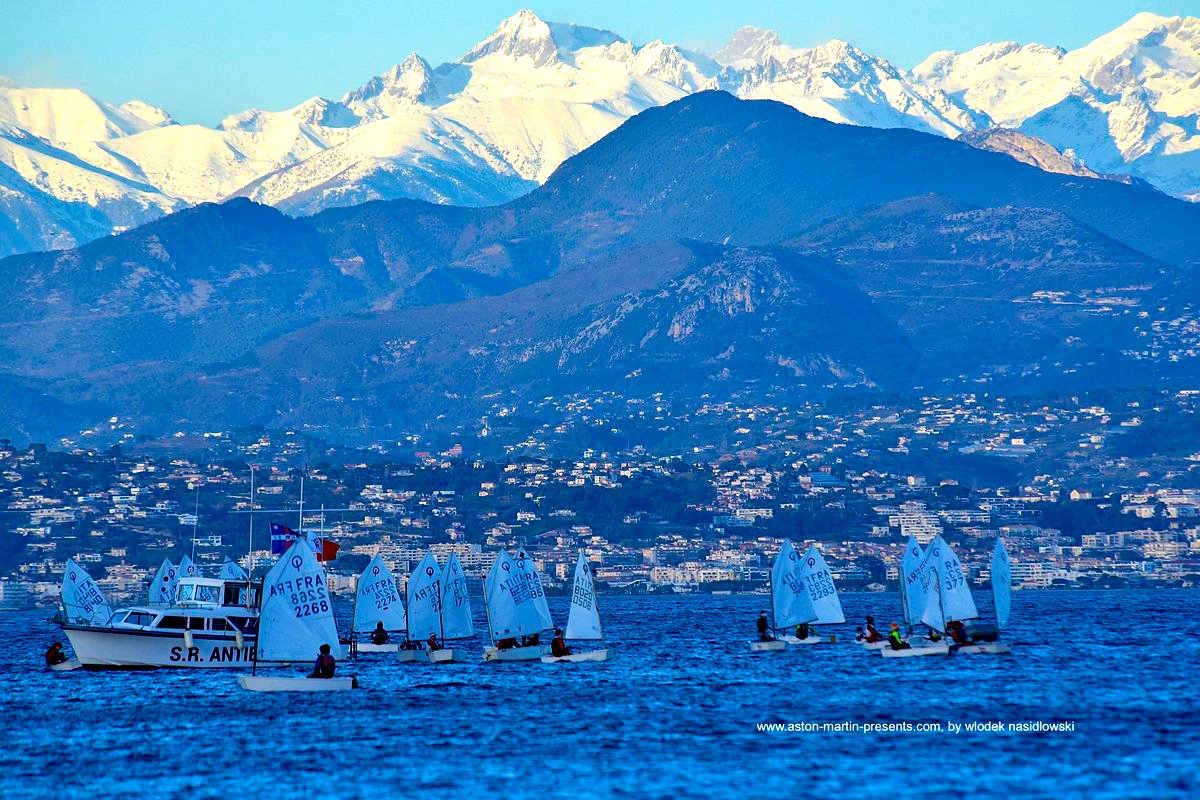 #AlpesMaritimes Petit tour en mer avec l'école de voile pour admirer la neige des Alpes du Sud #CotedAzurFrance #frenchmerveilles #Francemagique <a href="/AzurLuxury/">luxuryfrenchriviera</a> <a href="/PrideCotedAzur/">Pride Côte d'Azur</a> <a href="/LenviedePartage/">L'envie De Partager</a> @balneairecom @hcotedazur <a href="/salovesunsets/">nature_beauty 💝</a> <a href="/MSYachts/">MS YACHTS</a> @CotedAzur_06 <a href="/MTroturf/">pronotroturf</a> <a href="/Agopiantz/">Mikaël Agopiantz 🇫🇷🇪🇺🇦🇲♱∞</a>