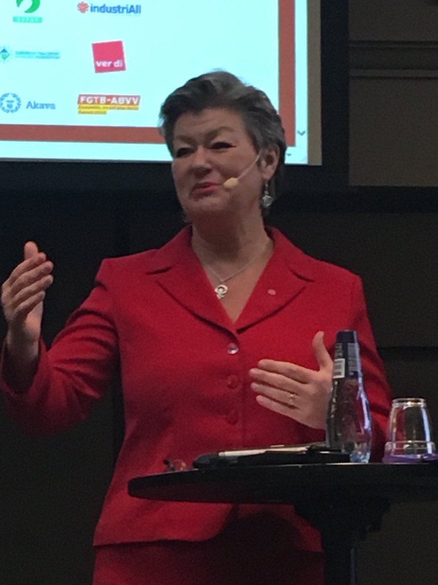 branka_dj_s's tweet photo. #TCOGöteborg delegationen på EFS publika seminarium: ”Building a better Europe for Working People” med fokus på sociala protokollet
#eutoppmöte
#eutoppmöte2017göteborg #tradeunionsummit
#fackligvardag
#socialrights
#socialpillar
#socialSummit17
#socialrightsfirst
#letEUknow https://t.co/LyLozyZPqr