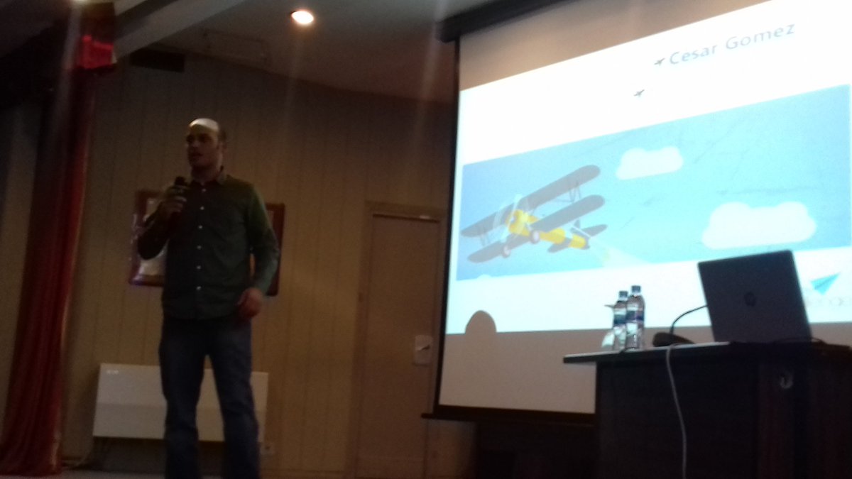 aeroespacialUPM's tweet photo. César Gómez, empleado de #AirbusGetafePlant y voluntario de #FlyingChallenge explica la oportunidad de ser parte de este proyecto. 
@AirbusFdn https://t.co/ccbzSDEUD5