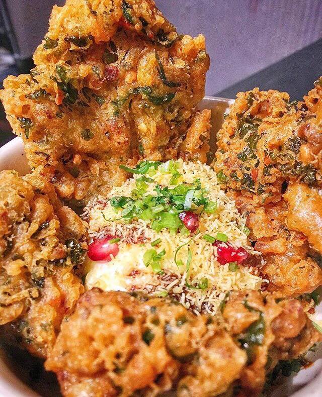 Catching up with friends? *Chaat* the night away over some Kale Chaat 😉