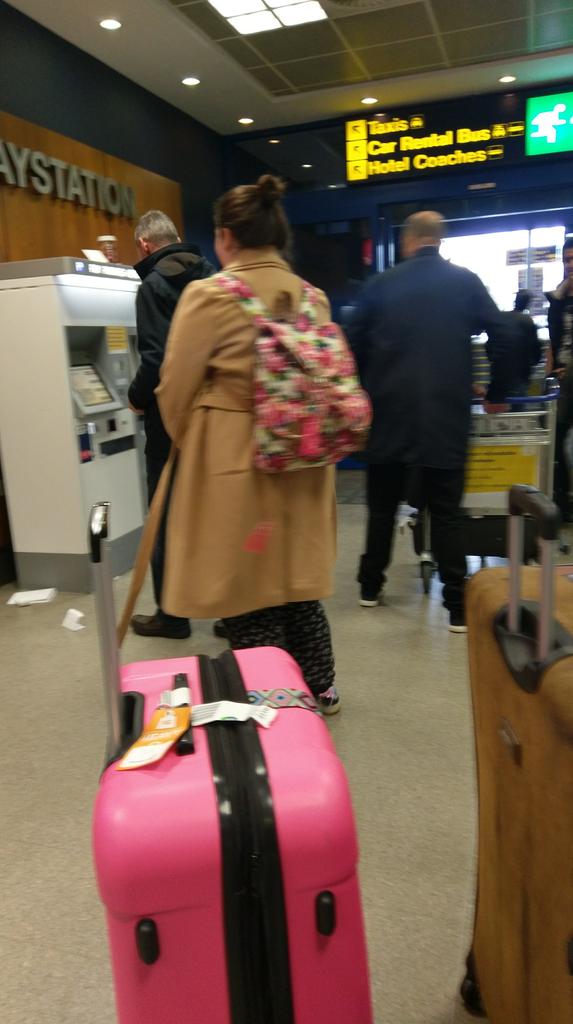 WeeksyWedding's tweet photo. Chauffeur just paying for the limo parking 🤣 https://t.co/jjAHwKh2v2