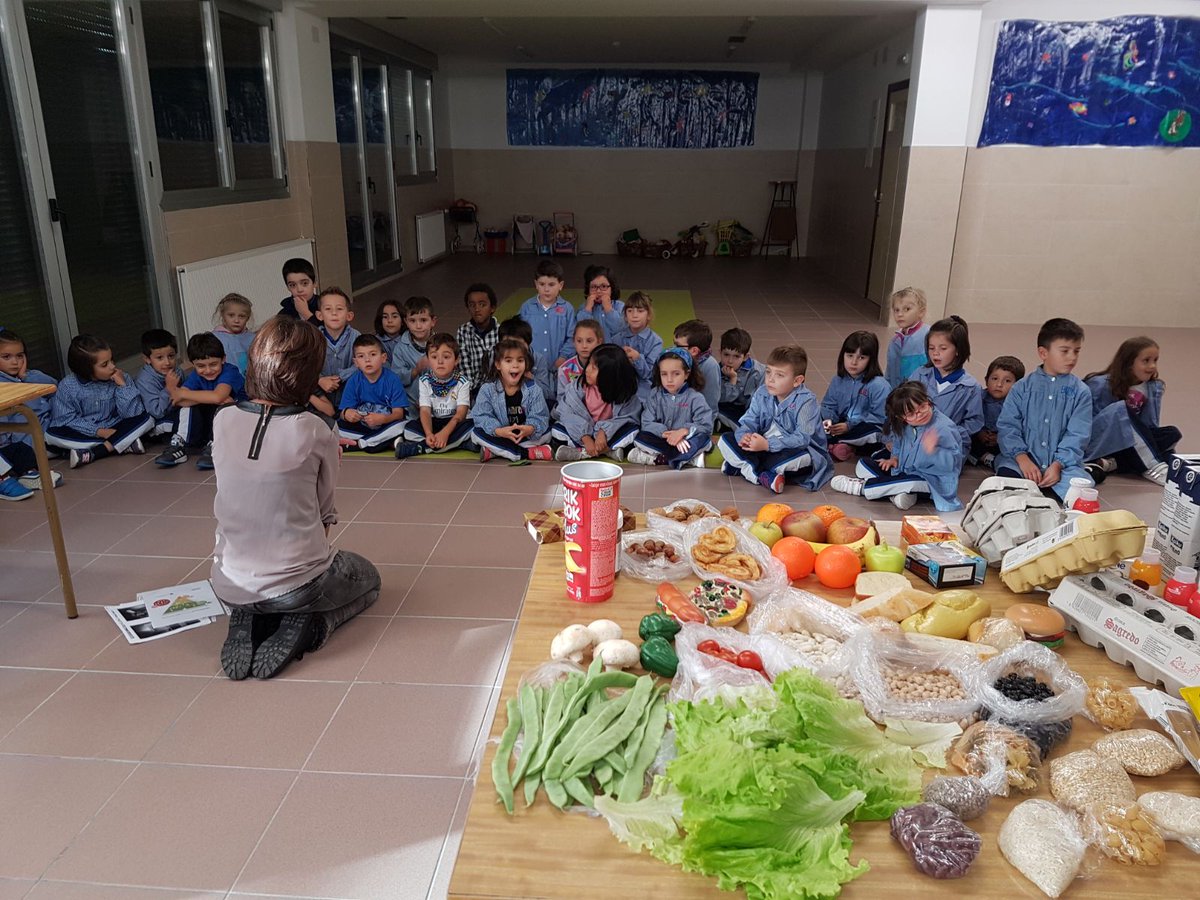 iscorazonbermeo's tweet photo. Elikagaien Proiektua lantzen. Gabilondo Botikako Leire nutrizionistaren laguntzaz....menu osasuntsuak sortzen!!! https://t.co/6wPBBQuNZd