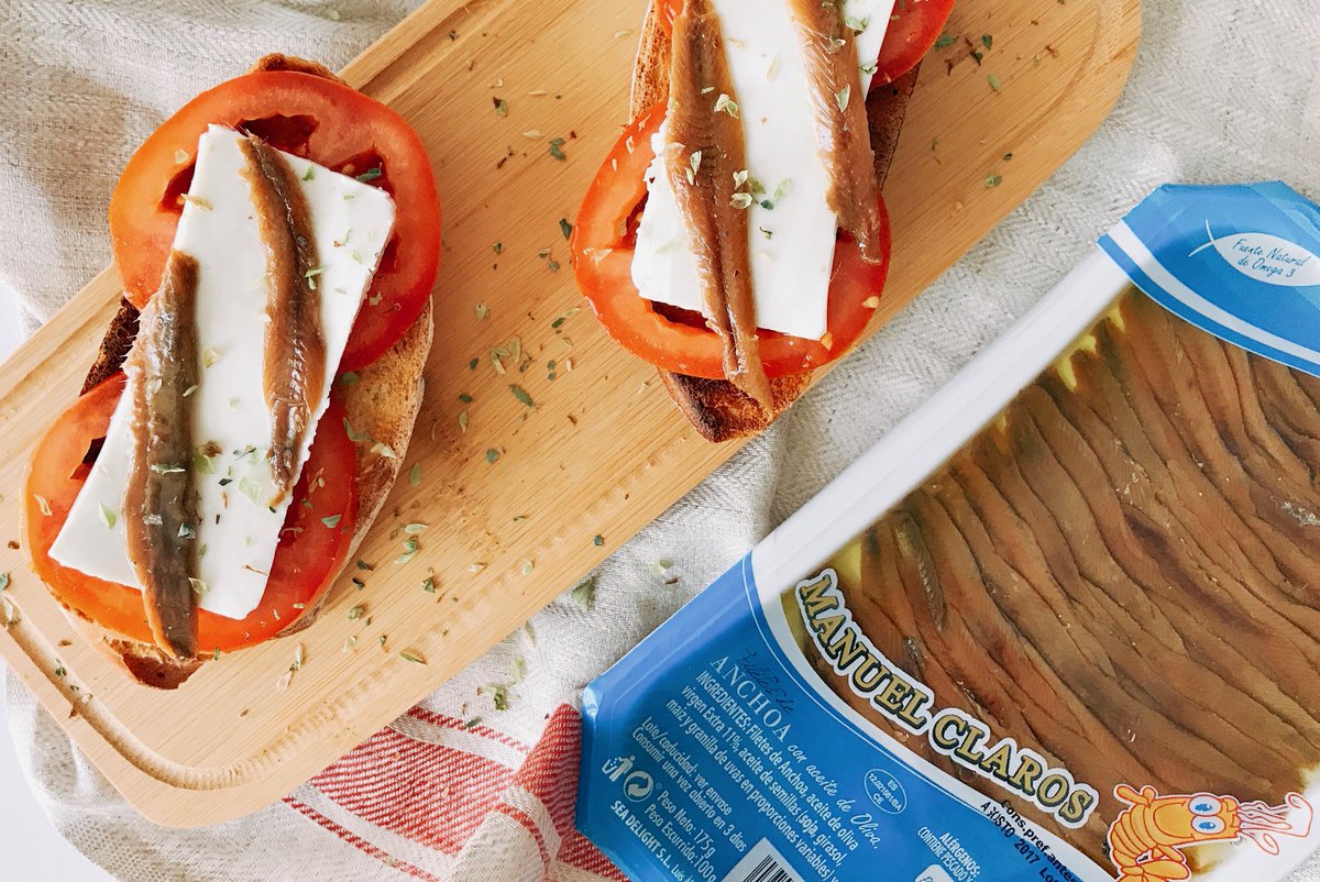sea_delight's tweet photo. With these amazing #toasts of #tomato with #WhiteCheese and our #ManuelClaros #Anchovies is easy deciding what to #eat!
#SeaDelight #SpanishFood https://t.co/IdqWUZmz7B
