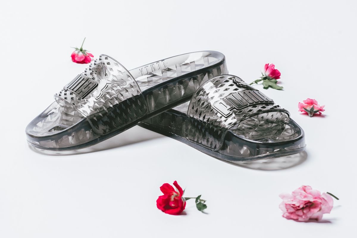 keyiffcom's tweet photo. Puma Fenty by Rihanna’nın 2017 ayakkabı koleksiyonu tek kelime ile muhteşem. Biraz punk, biraz rock, biraz da..

https://t.co/J73UDciH96 https://t.co/C2X8sDkFwD