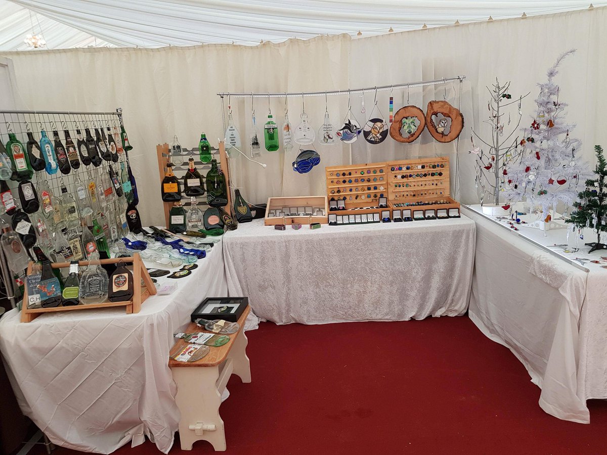 CharlanCrafts's tweet photo. I am here at Blenheim Palace Christmas craft fair from today until Sunday, it is an amazing event! Come and have a look 👀 #blenheimpalace #Blenheimcraftfair #oxfordshire #woodstock https://t.co/iNIOiINGzU