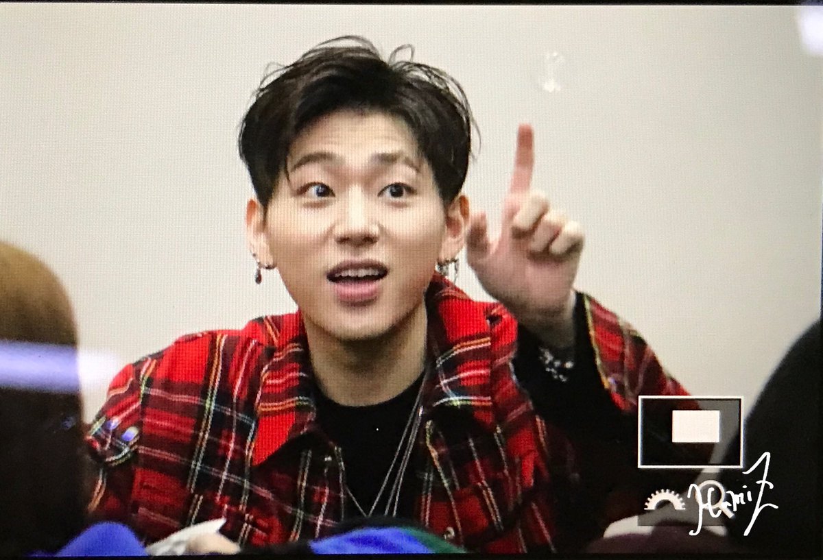 hamiz92's tweet photo. 171116 용산 팬싸  
@ZICO92 
#블락비 #지코 #우지호 #ZICO https://t.co/dgA88SUlqN