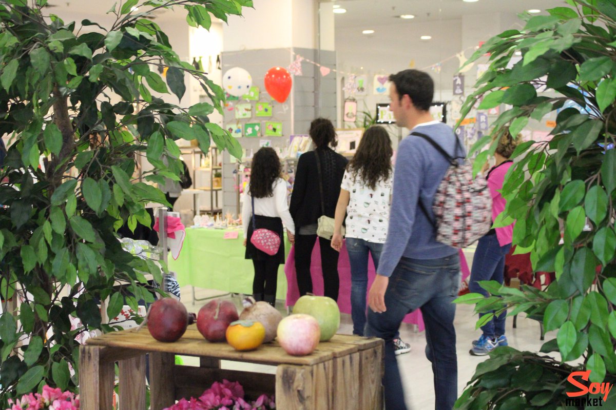 soymarket's tweet photo. Poco a poco iremos descubriendo lo que se esconderá detrás de la VI Edición de Soy Market. 

Si quieres formar parte de ella, escríbenos a soymarket@zeleon.es 

¡¡¡Últimas plazas!!! #leonesp #market #navidad https://t.co/JgblKrx9Mb