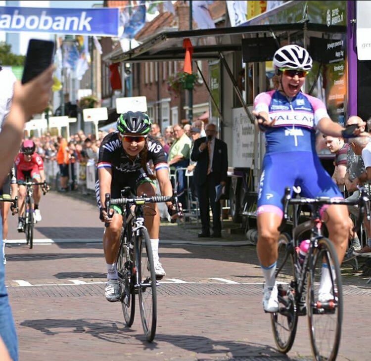Dopo il campionato europeo di  Cyclocross a Tabor ed una fastidiosa influenza / tonsillite ancora presente 🤒 , tra qualche giorno sarò di nuovo attiva per la preparazione dei miei prossimi obiettivi , che mi porteranno nel 2018 a difendere ancora i colori della @ValcarPBM 🎀