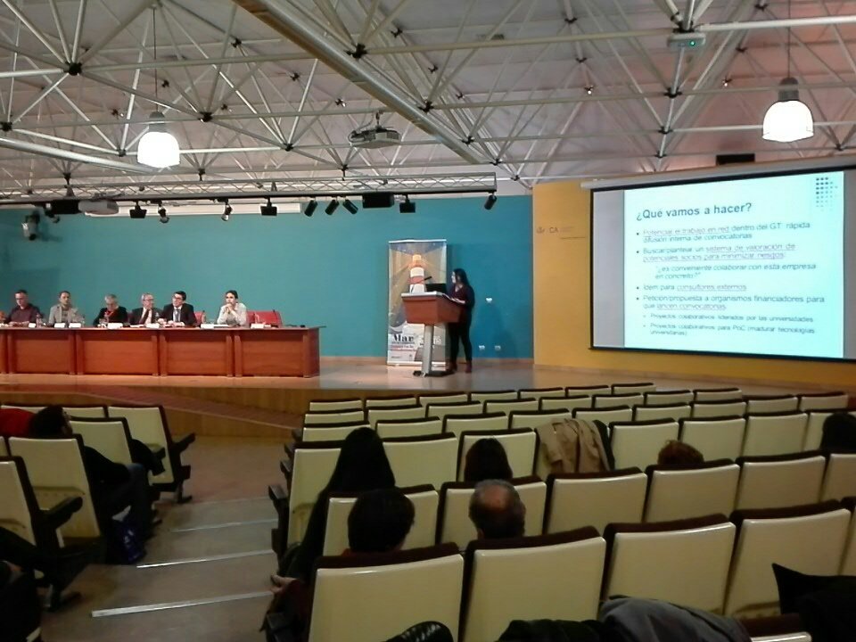 otriuca's tweet photo. Rebeca Fernández, técnica de la OTRI #UGR comenta nuevas acciones a llevar a cabo para la mejora de los proyectos colaborativos #ROA2017 https://t.co/cuqJ3zH2xp
