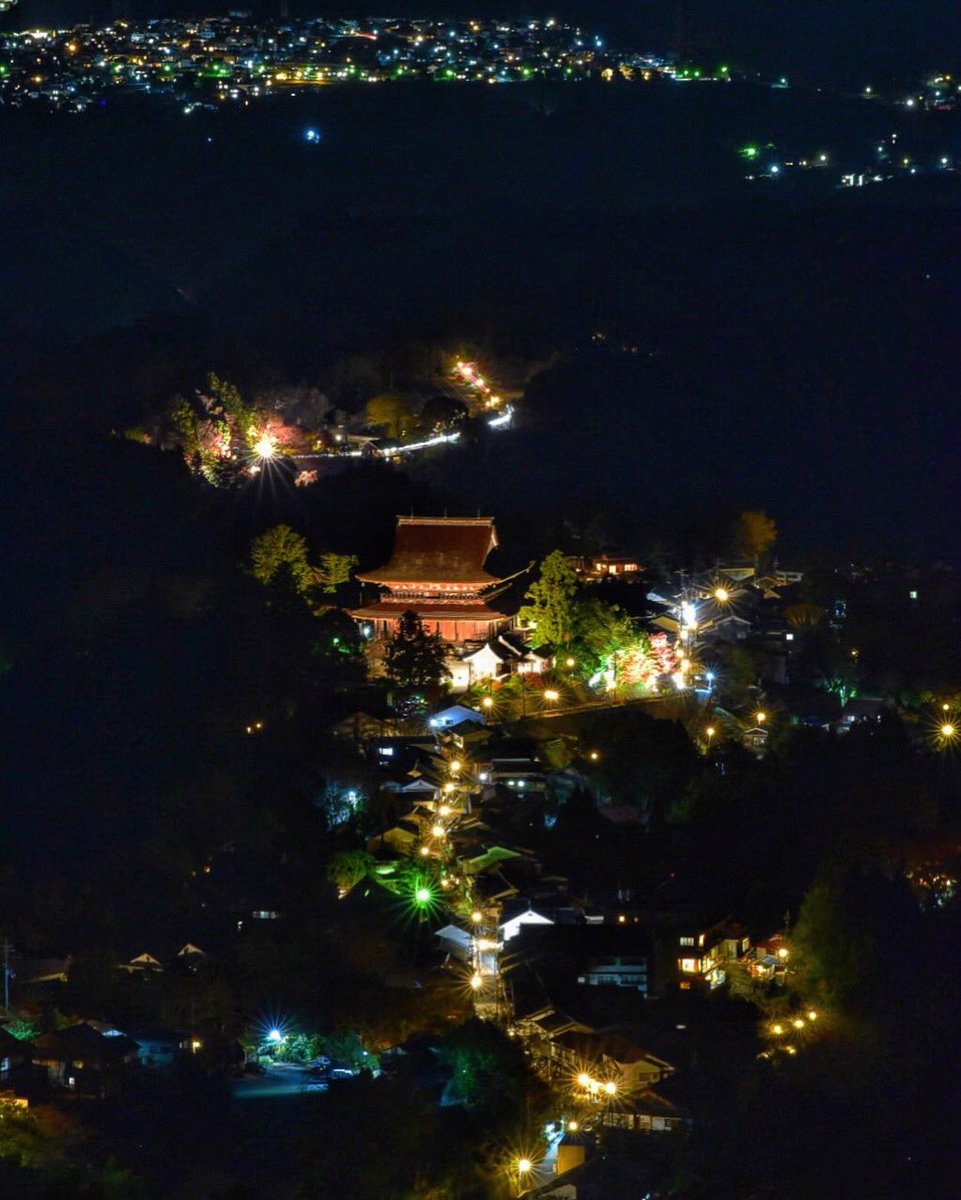 たいげん على تويتر 吉野山からこんばんは ライトアップされた金峯山寺 お寺からこんにちは 奈良 奈良県 吉野 吉野山 金峯山寺 花矢倉展望台