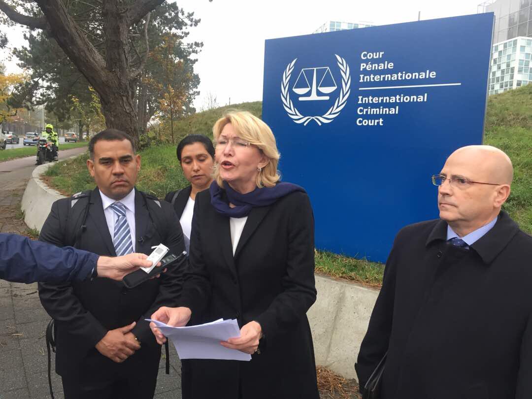 EN FOTOS | Fiscal Luisa Ortega Díaz introdujo demanda en la Corte Penal Internacional de La Haya contra régimen de Maduro por crímenes de lesa humanidad #16Nov