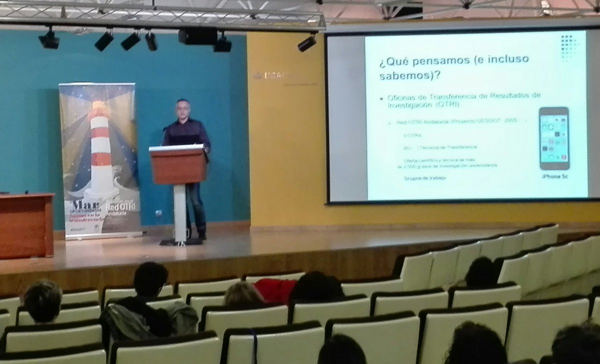 otriuca's tweet photo. Adolfo Linares, técnico de OTRI #UMA, habla de la necesidad de fomentar la cultura de la #valorización  en las Universidades #ROA2017 #IPR https://t.co/KgfvHB8n31