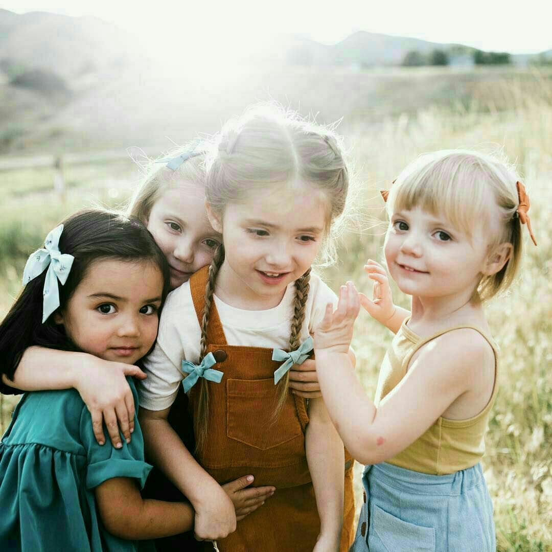 AR__FA22__Da's tweet photo. الحياة تعطينا... اصدقاء ....قلوبهم قلوب النقاء...  يشفون العليل من كل داء....كلماتهم بلسما ....ويبقون معنا في السراء والضراء...😍 https://t.co/8FzI8JQKqI
