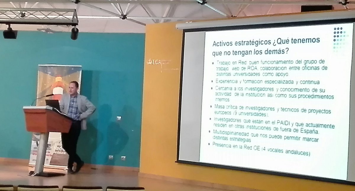 otriuca's tweet photo. Juan Antonio Chaichio, técnico #UAL, repasa los activos estratégicos de las #OTRI andaluzas en el ámbito de #proyectoseuropeos #ROA2017 https://t.co/NMZ7jtnvjI