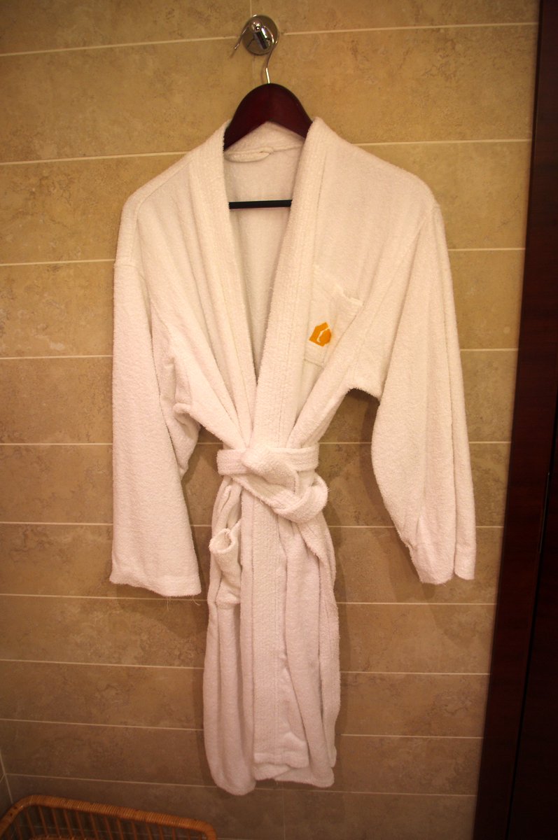 KeithJahans's tweet photo. The naked body of a young woman lay face down on the double bed like a discarded doll, a towelling cord wrapped tightly around her neck. "Dressing gown cord," explained Donovan.  "The 'otel supplies gowns for their guests #peatmore #books #bookclub #VictimofCompromise #SupportIA https://t.co/OGIbgW65cD