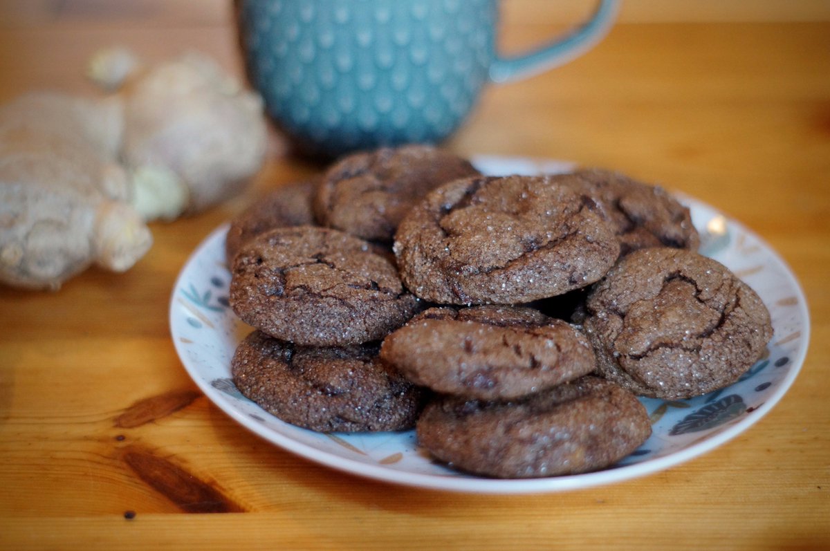 violayarn's tweet photo. re: aforementioned indecently perfect cookies. They come out sparkly because you roll them in sugar. I am overjoyed. Sadly they're all going in the freezer to wait to be Christmas presents. Maybe one or two will escape though... https://t.co/5EBPhIvpuw