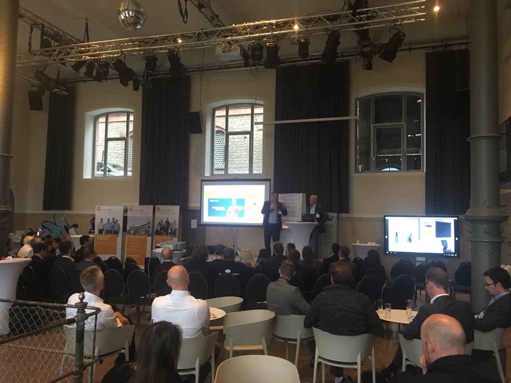 itbusinessday's tweet photo. Nun werden die Themen vorgestellt, den Anfang macht Herr Martin Nix von der baramundi Software AG #ITBD17 #Würzburg https://t.co/MYzKawkTdu