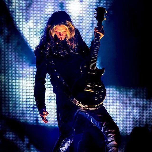 HoekstraMagic's tweet photo. The time has finally come for the #TransSiberianOrchestra first show of 2017 tour! Tonight in Erie, PA at the #ErieInsuranceArena !! Two shows tonight at 4pm and 8pm! Let the #HoekstraMagic begin! 🤘🎸🎶❤️❄️ https://t.co/OumgsrGkeP