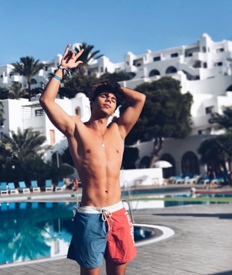 Parecer ser que para algunos no ha acabado el verano 😎  Que jamás nos falten los entrenamientos mañaneros de <a href="/AlvaroAntoli/">Alvaro Antoli</a> 😇  #top #sclusib #felizjueves #alvaroantoli