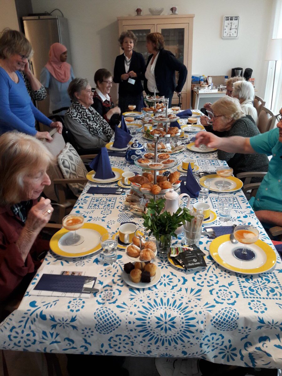 AmstelringZorgH's tweet photo. Verwendag op de ZorgHerberg High Tea en een heerlijke massage. @amstelringzorg @AmstelringZorgH https://t.co/LxlSBXuM8b