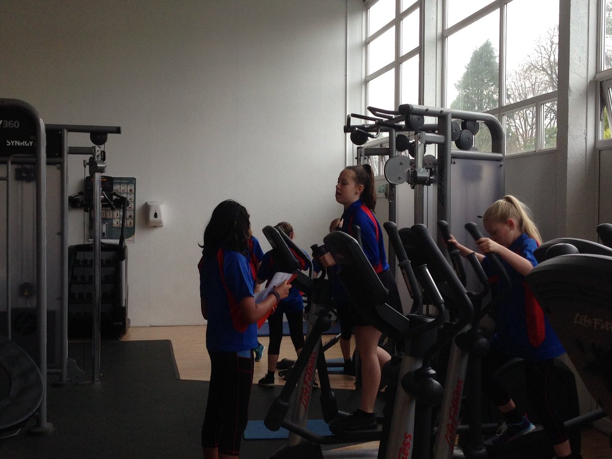 OlchfaWellness's tweet photo. Yr8 Understanding Health testing the effectiveness of sports drinks #ithrive #UnderstandingHealth #OlchfaWellbeing #Wellbeing @Olchfaschool https://t.co/TK8iLftab1