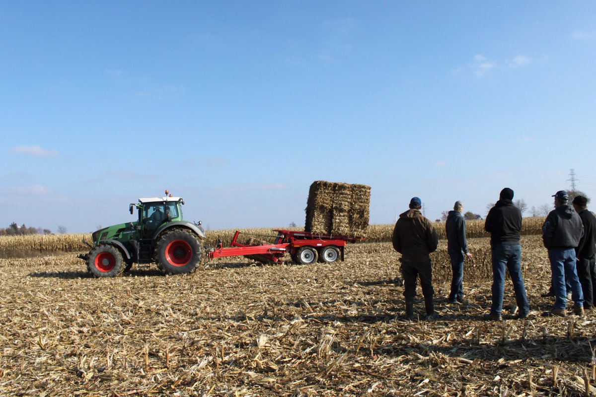 brianc_cspcoop's tweet photo. 'FIELD DEMO DAYS' ROUND 2 today, at VANEK FARMS - 11276 Brook Line, #DresdenONT starting at 1:00PM! #VanekFarms #cornstover All equipment provided by @AdvantageFarm Everyone welcome! https://t.co/opDqaOuAga