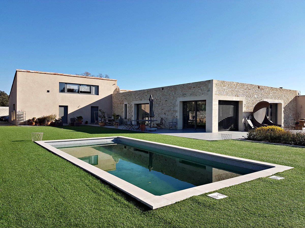 Découvrez cette belle maison contemporaine conçue par Stephan Ziack et réalisée par Laurent &amp; Fils ➡️ goo.gl/mCMSZR