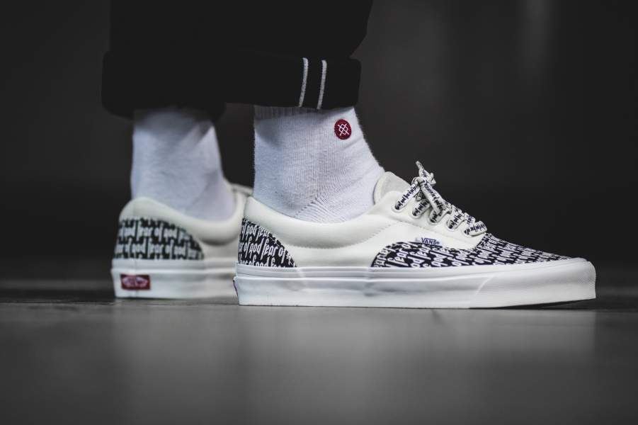 thesolesupplier's tweet photo. Where to cop the Fear Of God x VANS 2017 Collection. Essential info for tonight's/ tomorrows release...

https://t.co/mYUaQKxLxV https://t.co/ChC6OjOU2g