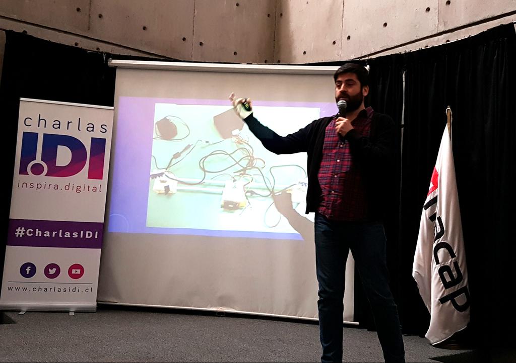 charlasidi's tweet photo. Continuamos con Claudio Peñafiel que nos cuenta como autogestionó Sofey, un proyecto de eyetracking para ayudar a personas con discapacidad. https://t.co/E1olDq0ZqS