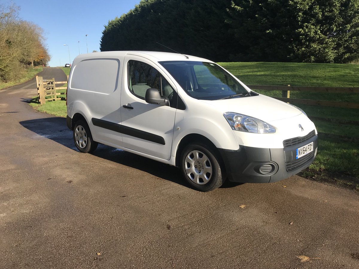 cropredyvans's tweet photo. 64 plate Peugeot partner 1.6 hdi. 1 lease company owner.  Lovely example. £3995 plus vat. https://t.co/jbh6E2ylg3