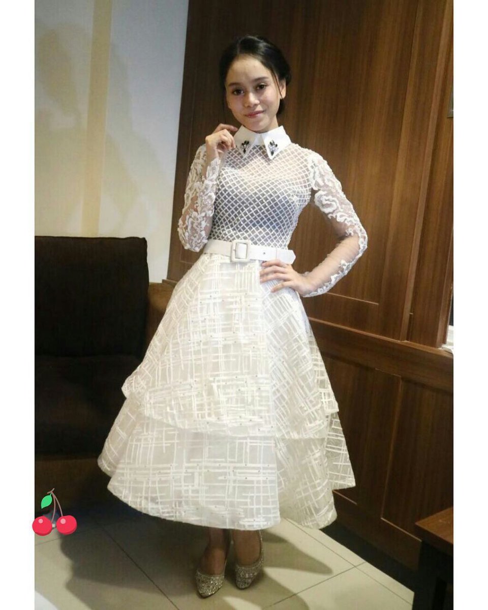 Masih nunggu dede tampil <a href="/Lesti_Jenong_DA/">Lestykejora</a> #LESTIAMI2017