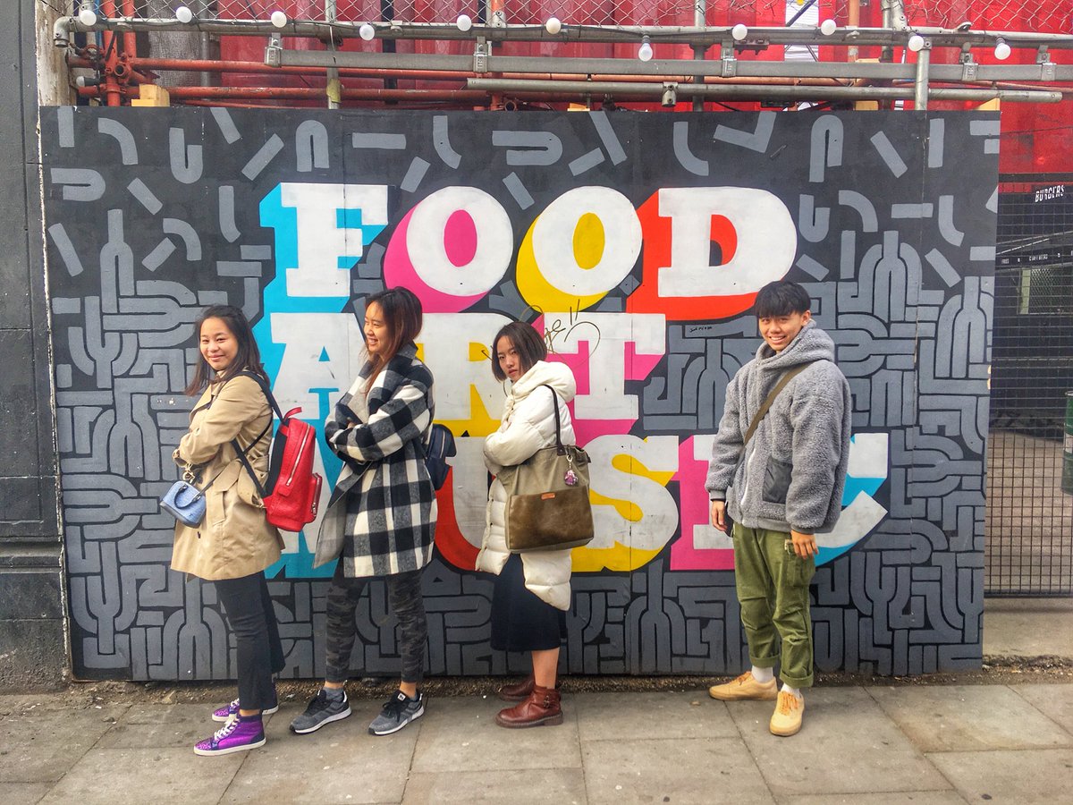 tomaszjohn84's tweet photo. #ucapsead students exploring East London in search for inspiration for their art activism project https://t.co/MZ08c7tMDc