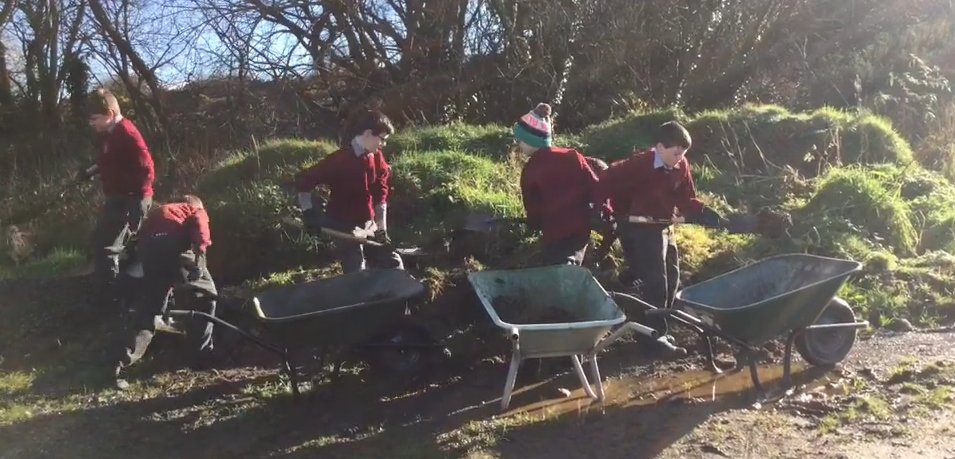 FisFilm's tweet photo. #StPatricksNS Skibbereen take the #fisfilmfesitval2017 award for Documentary with Dig It! https://t.co/9x7OLbOiPz @PDST_TechinEd  @cork_ces @news2dayRTE https://t.co/iuskCiXX9z