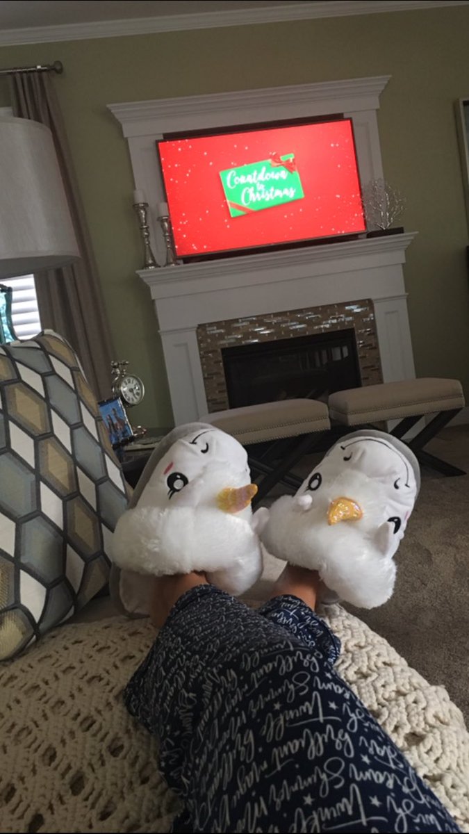 JenniferShirk's tweet photo. Itβs a Hallmark channel unicorn slippers kind of morning...π#thursdaymood @hallmarkchannel #moodimproving https://t.co/rps27J7BE4