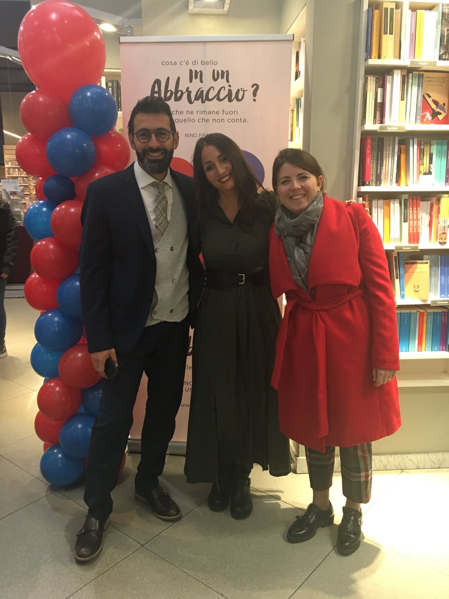 Gekosfactory's tweet photo. "L'abbraccio è un luogo perfetto in cui abitare"
Presentazione del #calendario #365ABBRACCI: una serata unica ed emozionante insieme a @linfoamicionlus @AntonioMorici @carfagnaphoto @GianniMaritati e tanti altri artisti! #begekos #linfoamici https://t.co/t2fQrXMGA7