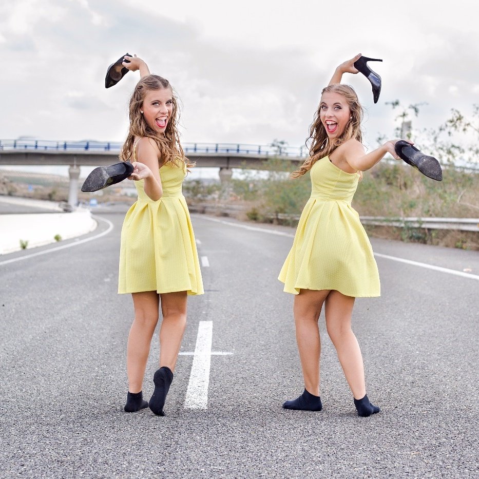 Ya tenemos fecha!!!! 👏👏 El 1 de DICIEMBRE  lanzaremos nuestro nuevo single 😁
Deseando estamos 😍
#simetrica #music #single #hit #lanzamiento