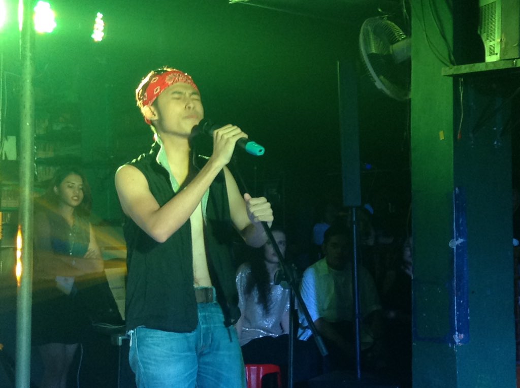 UPLBDevComSoc's tweet photo. ON STAGE: Martin Montero sings Sweet Child O' Mine
#SICXV #Soundwaves2017 https://t.co/tSD3A4ozCp