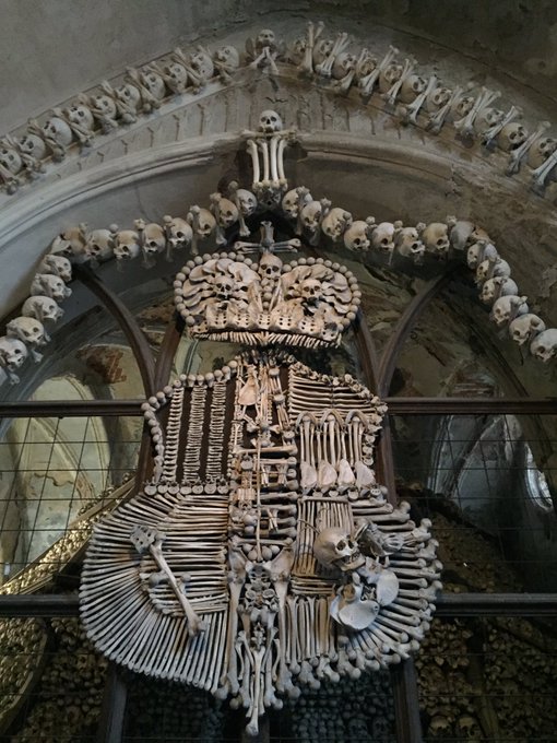 Prague! Kutna Hora, the ossuary https://t.co/B63a1Btmm3<a href="/tag/spoiled"class="tags"><span>#spoiled</span></a>