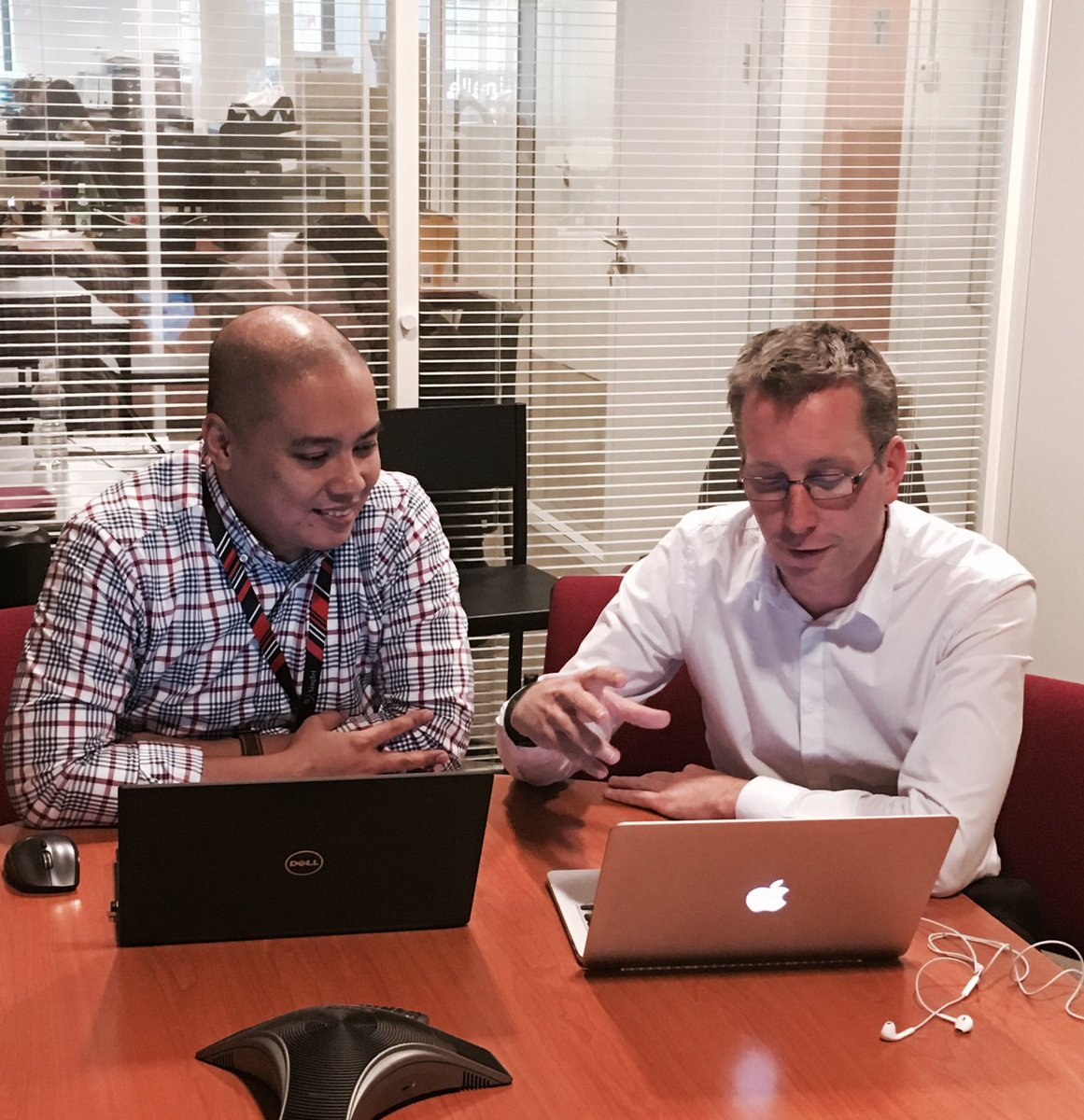 Polycea's tweet photo. #TicTac ⏱ Le lancement de #BlueSG approche... Merci à Jeffrey, IT Manager venu tout droit de Singapour pour rencontrer les équipes de @Polyconseil ! #autopartage #carsharing #workhard #trainingweek https://t.co/teD7hv5IUF
