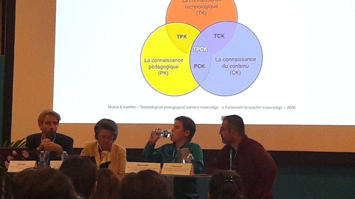 ORME2's tweet photo. L'introduction du numérique n'est pas viable si elle n'est pas associée à d'autres outils pédagogiques: le but est d'hybrider les pratiques pour ne pas rester dans l'usage "injonctif" des machines. Il faut penser l'intention pédagogique avant tout 
#FormeScolaire #EducatecTice https://t.co/QvtQbbssjs
