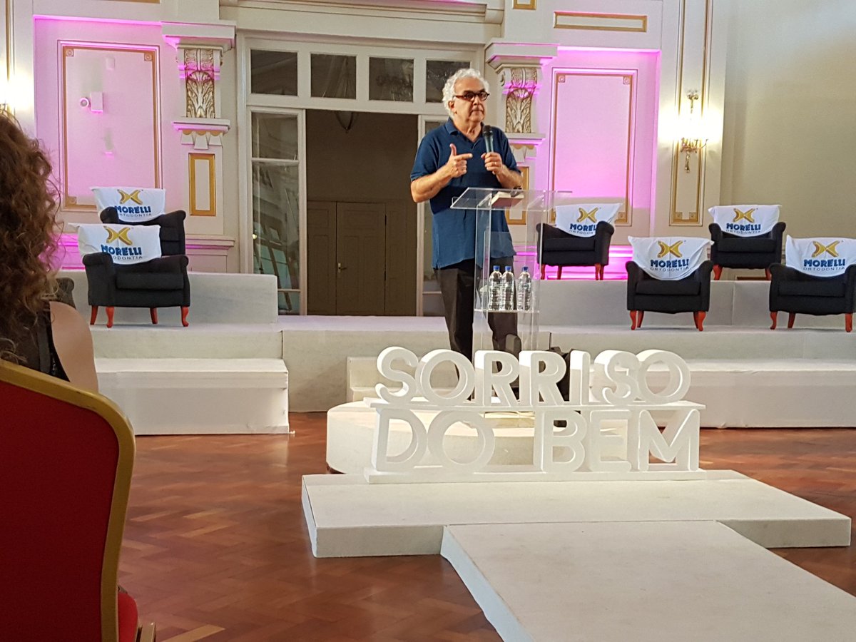 Padig's tweet photo. Milton Hatoum fala de seu novo romance, "A Noite da Espera - O Lugar mais Sombrio" no Sorriso do Bem #Sdb2017 https://t.co/bRgzKxAwkr